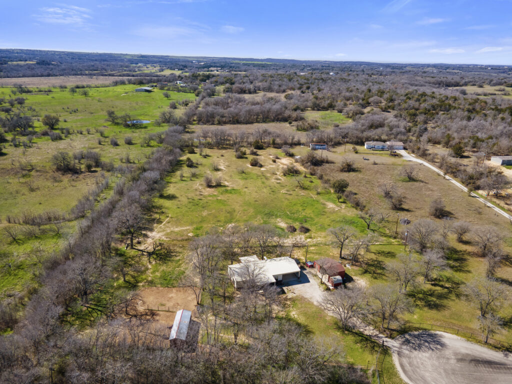 5.16 Acres on Culdesac, 3/2 Barndominiumstyle Home, 3Stall Barn